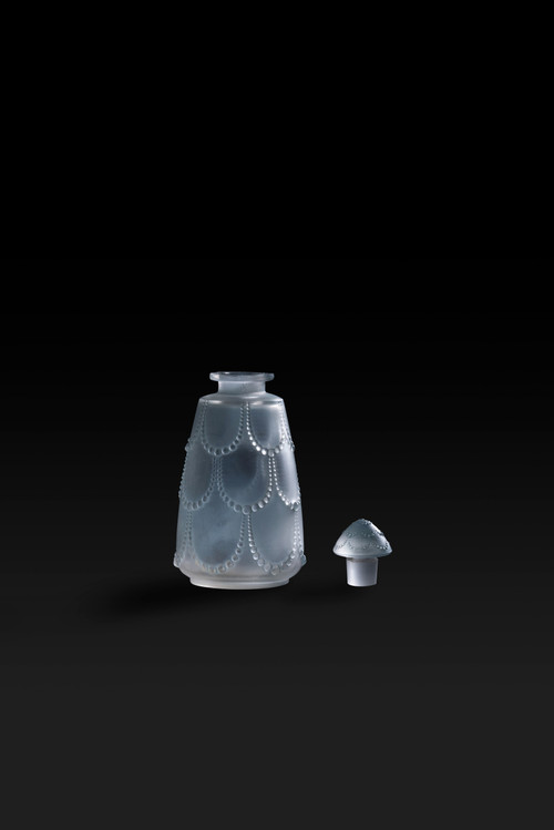 FLACONE DI PROFUMO N° 3 SET DA TOILETTE "PERLES" (1926) di RENE LALIQUE (1860-1945):