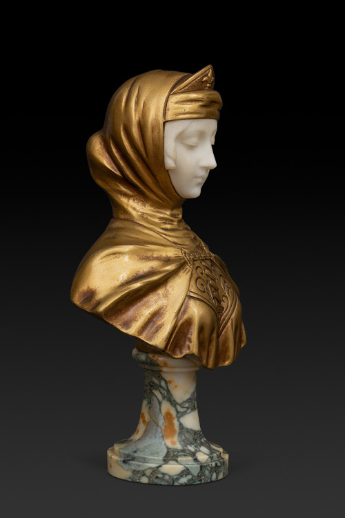 Busto in alabastro e bronzo dorato "GIOVANNA D'ARCO" (inizio del XX secolo) di G. VAN VAERENBERGH: