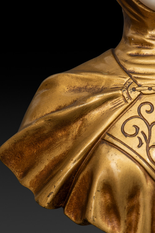 Busto in alabastro e bronzo dorato "GIOVANNA D'ARCO" (inizio del XX secolo) di G. VAN VAERENBERGH: