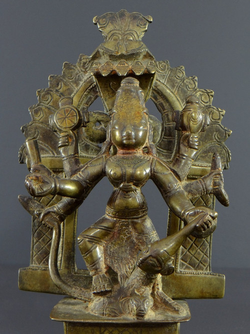 Indien, 17. Jahrhundert oder früher, Bronzegruppe, die die Göttin Durga darstellt.