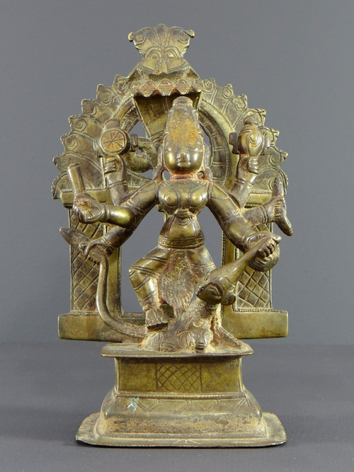 Indien, 17. Jahrhundert oder früher, Bronzegruppe, die die Göttin Durga darstellt.