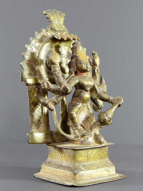 Indien, 17. Jahrhundert oder früher, Bronzegruppe, die die Göttin Durga darstellt.