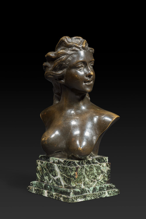 Il Busto di giovane donna con i seni scoperti di Jef Lambeaux (1852-1908):