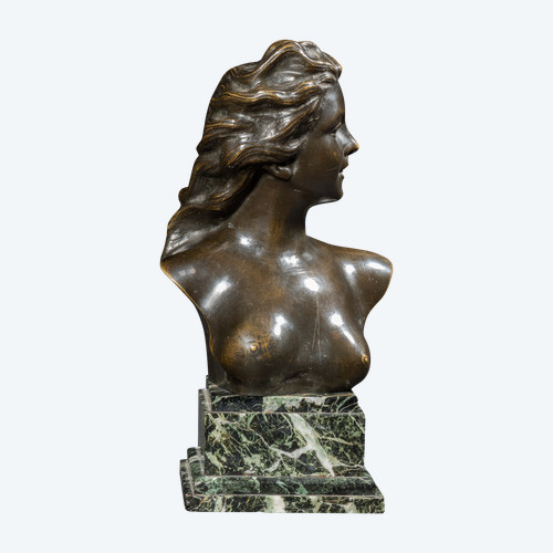 Il Busto di giovane donna con i seni scoperti di Jef Lambeaux (1852-1908):
