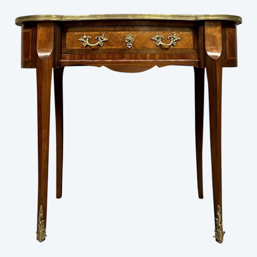 Louis XV style kidney-shaped desk in marquetry on all sides circa 1850. 