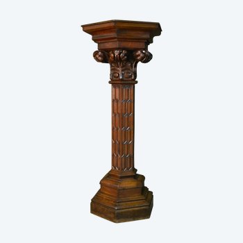 Gothic style oak column