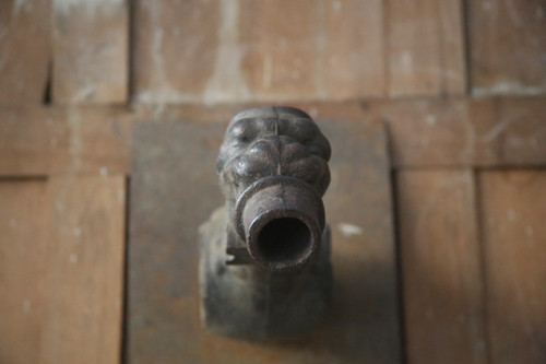 Bocca di fontana o “disgumento” in ghisa, fine '800. 