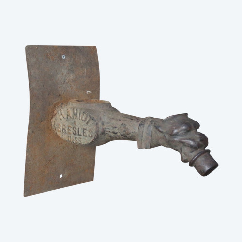 Bocca di fontana o “disgumento” in ghisa, fine '800. 