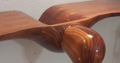 Mensola da parete di grandi dimensioni dal design contemporaneo 