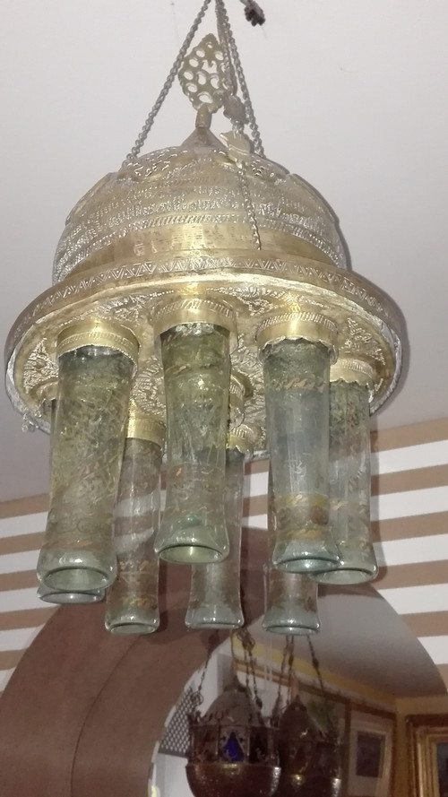 Lampe de mosquée XIXe siècle munie de 6 verres caligraphiés, laiton ajouré