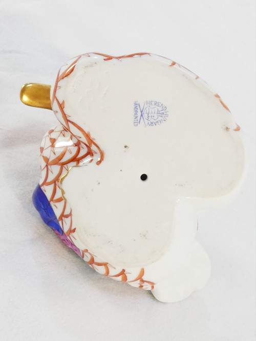 Couple of white porcelain ducks with orange fish scale net pattern 