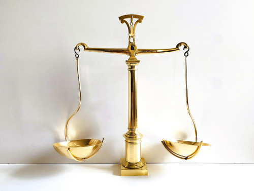 Petite balance en bronze et laiton 