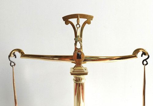 Petite balance en bronze et laiton 