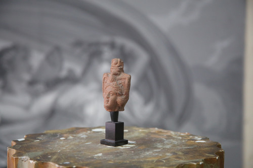 Testa femminile in terracotta, Egitto periodo romano