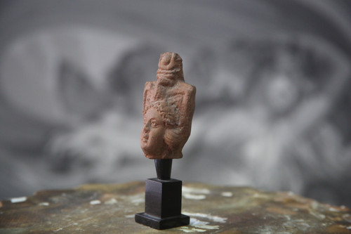 Testa femminile in terracotta, Egitto periodo romano