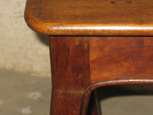 Table à écrire bureau époque 18ème Louis XV en noyer blond avec un tiroir 