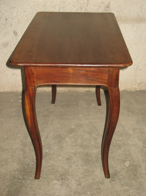 Table à écrire bureau époque 18ème Louis XV en noyer blond avec un tiroir 