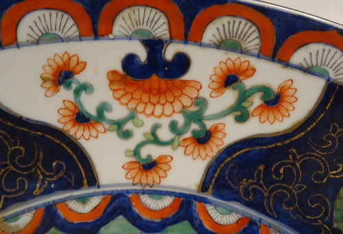 Große chinesische Porzellanplatte Imari Fisch Karpfen Blumen China Anfang 20.