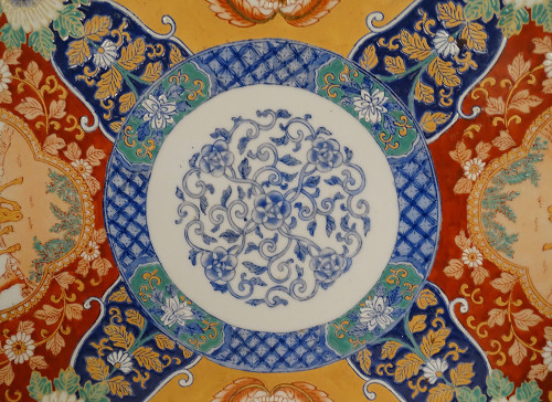 Große Platte Porzellan Imari Japan Pferde Blumen Schmetterlinge 46,5cm Anfang 20.