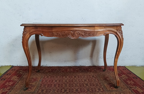 Louis XV middle table in walnut