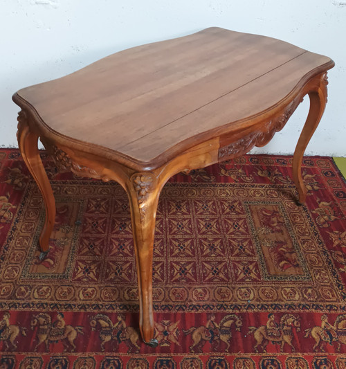 Louis XV middle table in walnut