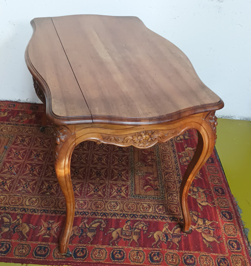 Louis XV middle table in walnut