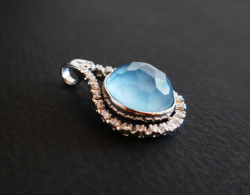 Pendentif serti d'une importante Aigue-Marine 