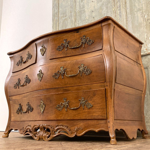 Geschwungene Kommode Louis XV Aus Nussbaumholz