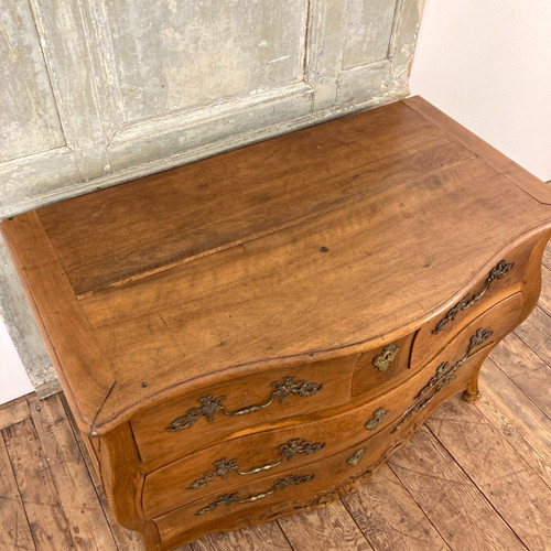 Geschwungene Kommode Louis XV Aus Nussbaumholz
