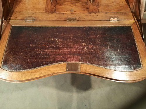 Scrivania inclinata Luigi XV in legno naturale del XVIII secolo.
