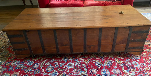 coffre toscan du XVIII° siècle pouvant servir de table basse