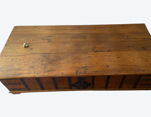 coffre toscan du XVIII° siècle pouvant servir de table basse