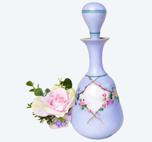 Bottiglia di profumo in porcellana con fiori dipinti a mano del XIX secolo
