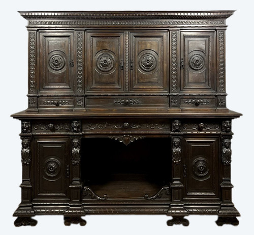 Renaissance chateau cabinet-buffet in solid walnut circa 1850