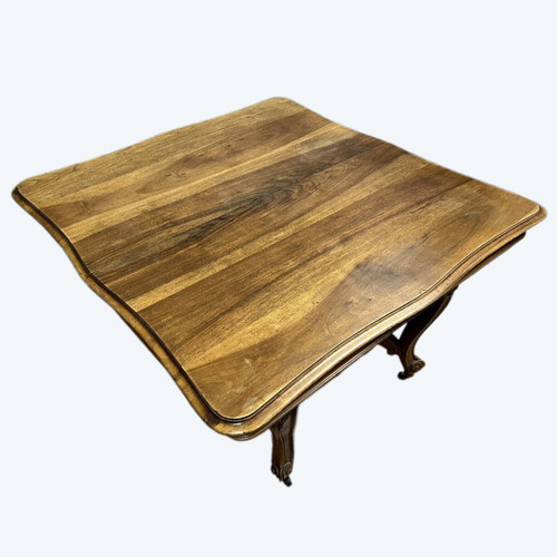 Ausziehbarer Tisch aus geschnitztem Nussbaumholz im Stil von Louis XV, Ende 19.