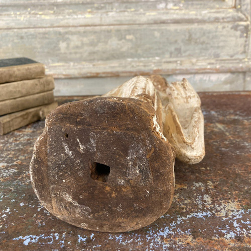 Heiliger aus geschnitztem Holz XVIII