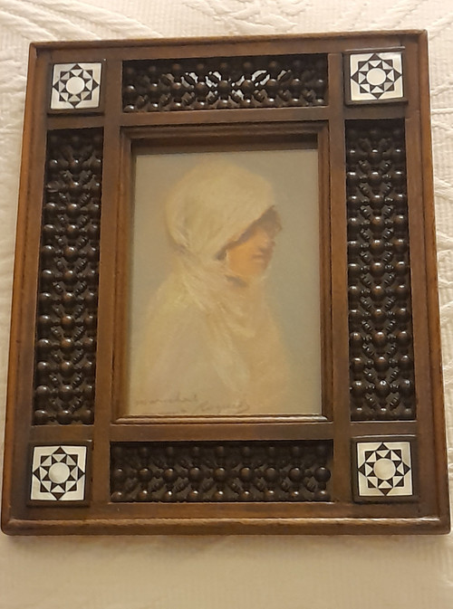 Kleines, hochwertiges Pastell eines orientalischen Mädchens