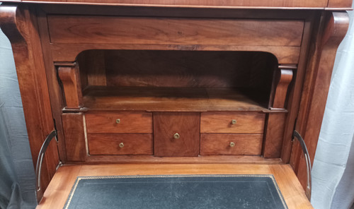 Secrétaire époque Restauration en noyer