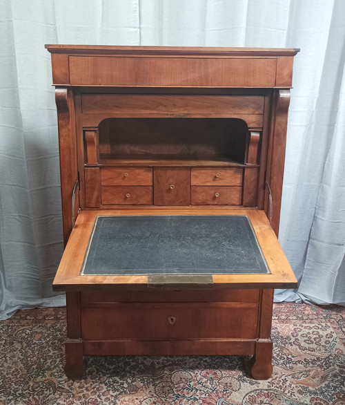 Secrétaire époque Restauration en noyer