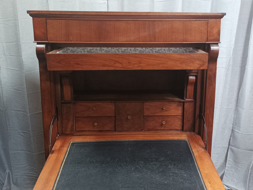 Secrétaire époque Restauration en noyer