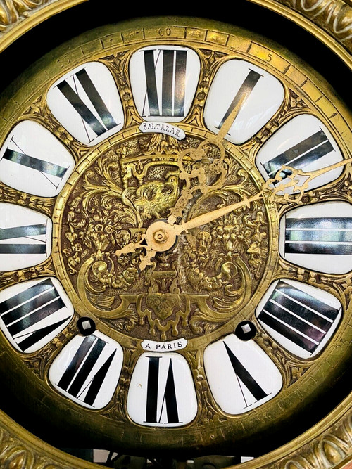 Louis XV style regulator in inlaid beach wood 20th century