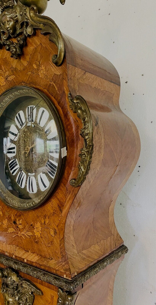 Louis XV style regulator in inlaid beach wood 20th century