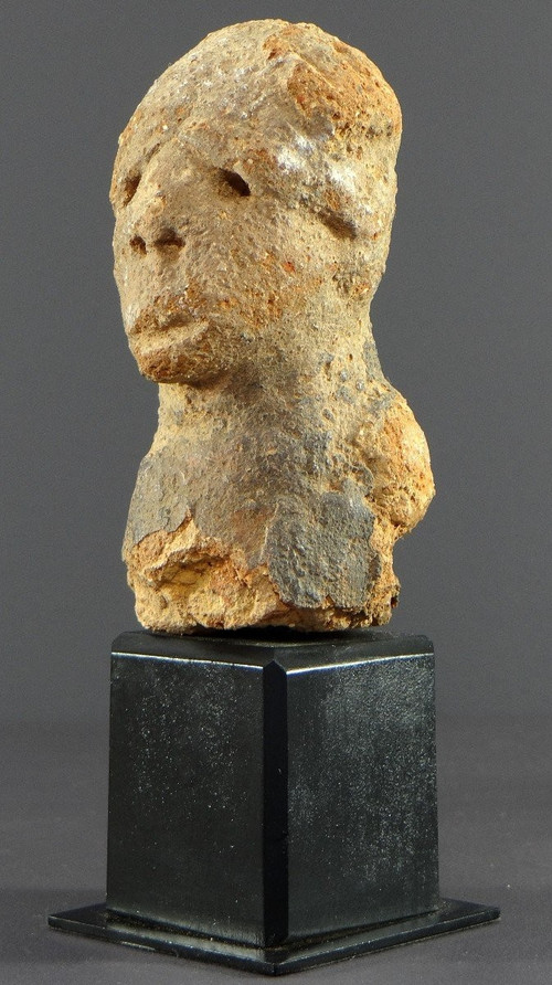 Nigeria, cultura Katsina, XIX secolo o precedente, testa in terracotta molto antica.