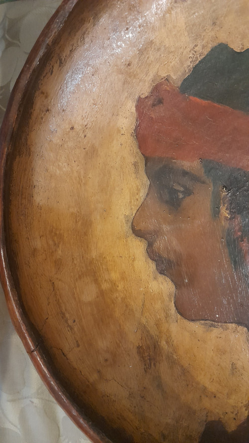 Porträt einer jungen orientalistischen Frau, gemalt auf einer Terrakottaschale, um 1900/1930