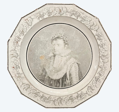 Rare dodecagonal plate in fine earthenware from the Creil factory, Empire period