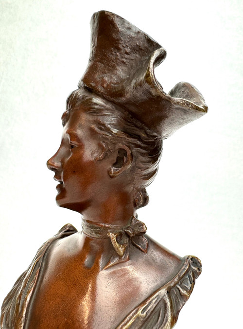 Van der Straeten -Buste en bronze femme au chapeau tricorne 