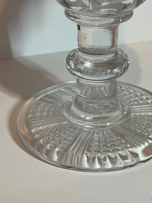 Beau et lourd verre « Charles X » en cristal moulé à pointes de diamants