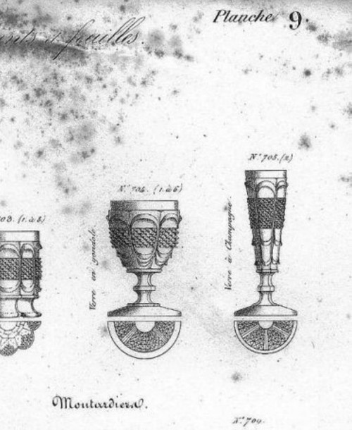 Beau et lourd verre « Charles X » en cristal moulé à pointes de diamants