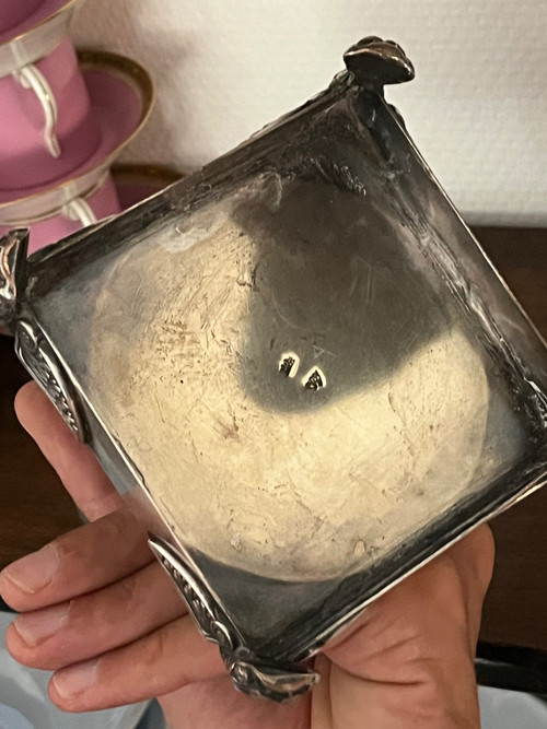 Boule presse-papiers en cristal, travail dans le goût de Sars-Poteries, montée sur une base en métal argenté, deuxième moitié du XIXe siècle