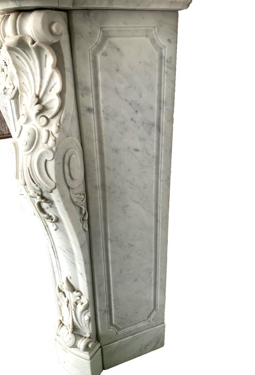 Kamin im Louis XV-Stil aus weißem Carrara-Marmor